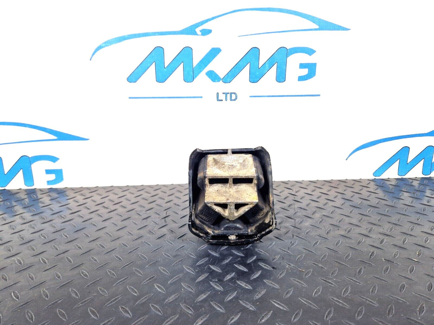 18-ON MERCEDES BENZ SPRINTER W907 LEFT PASSENGER SIDE ENGINE MOUNTING A906241