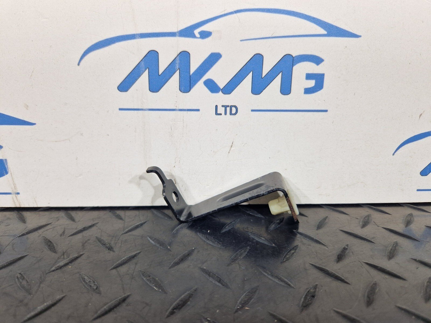 20-24 BMW 1 SERIES F40 GENUINE UNDERBODY PANELLING HOLDER BRACKET 7400890