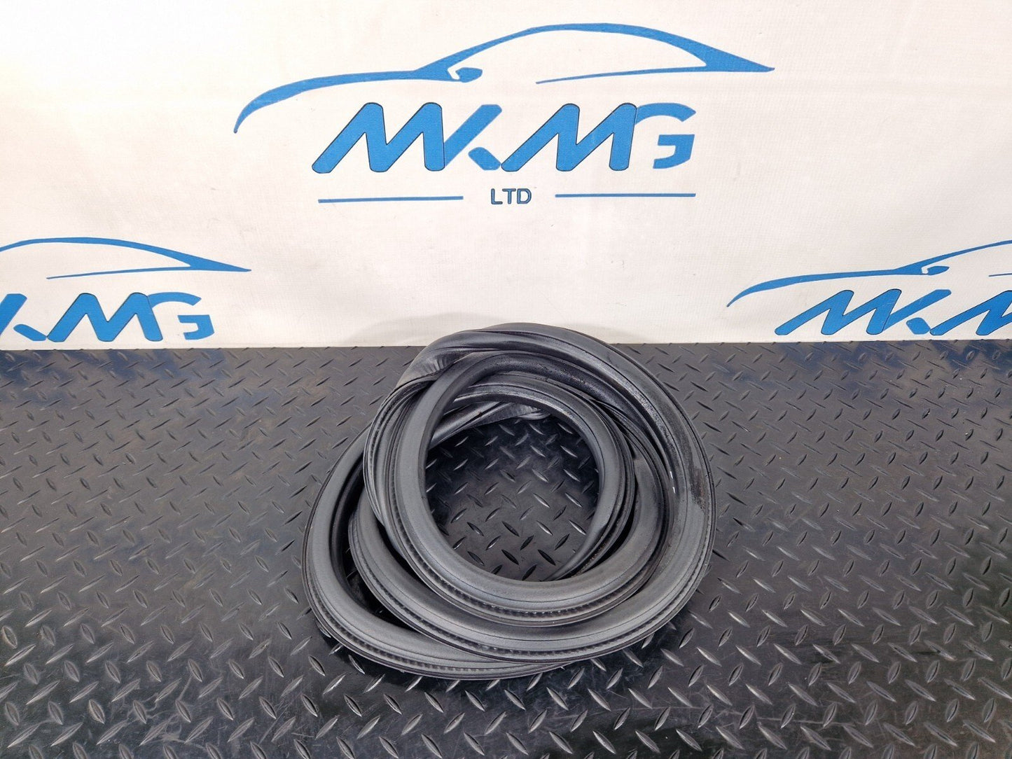 16-19 AUDI A4 B9 REAR LEFT OR RIGHT DOOR RUBBER SEAL 8W5833721