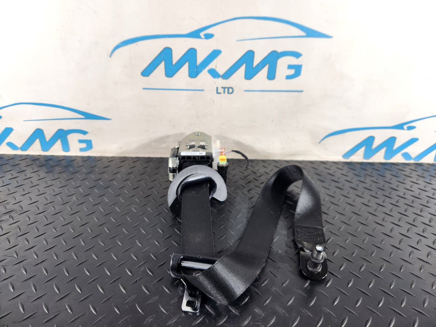 2019 - Mercedes-Benz B200d B-Class W247 front left seat belt a2478600185