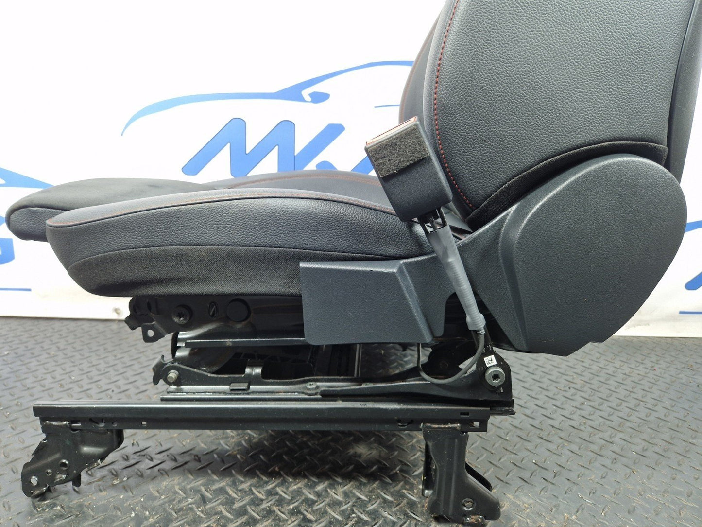 19-ON MERCEDES BENZ B CLASS W247 FRONT RIGHT O/S DRIVER HEATED HALF LEATHER SEAT