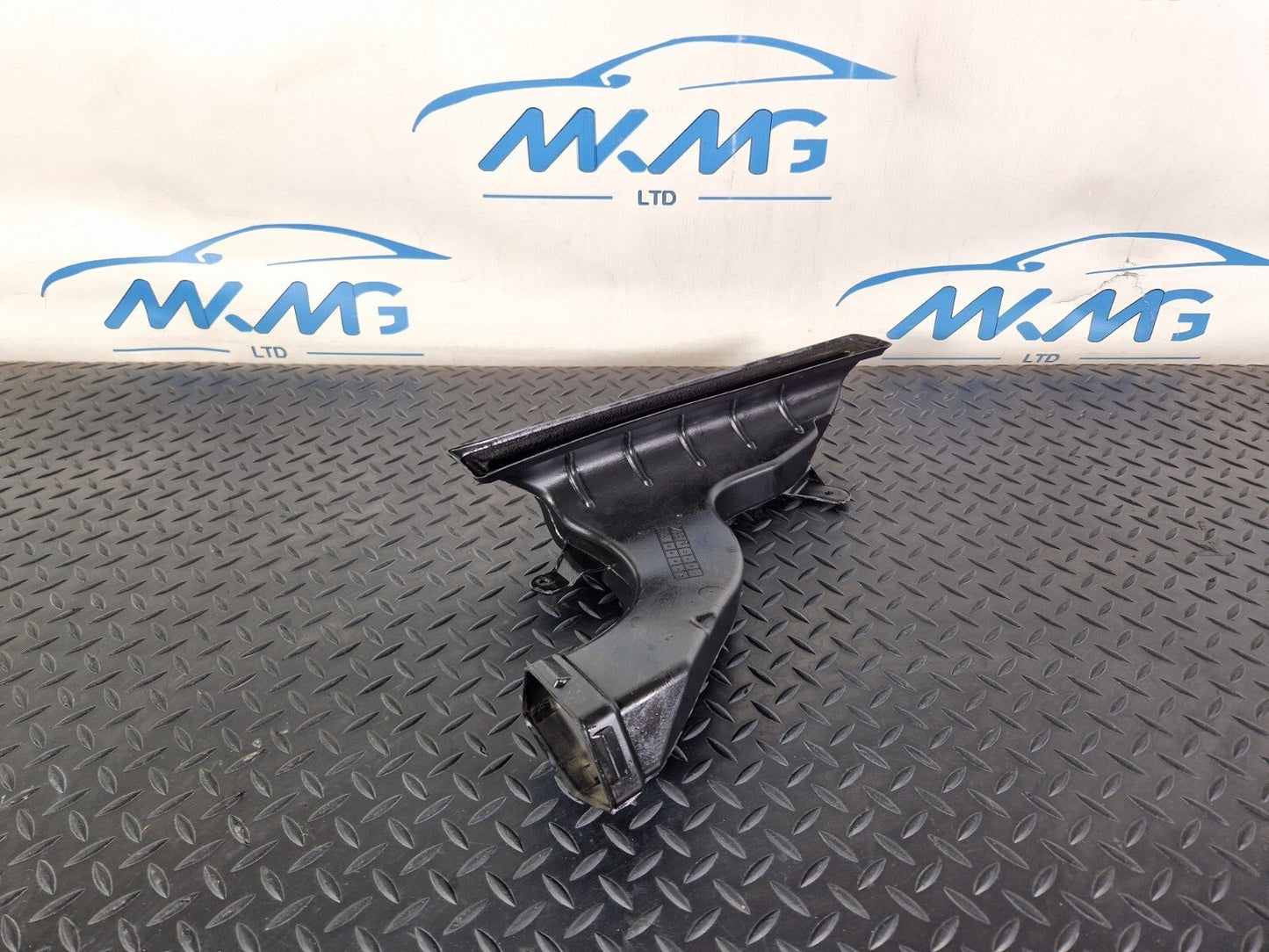 18-ON MERCEDES BENZ SPRINTER W907 DASHBOARD AIR DUCT A9078304801