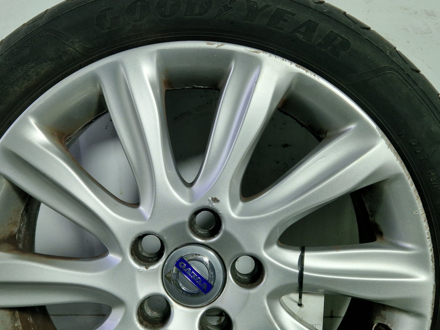 Volvo V40 MK3 (525) 17" Alloy Wheel with Tyre 205/50/17 ~5mm 31381857