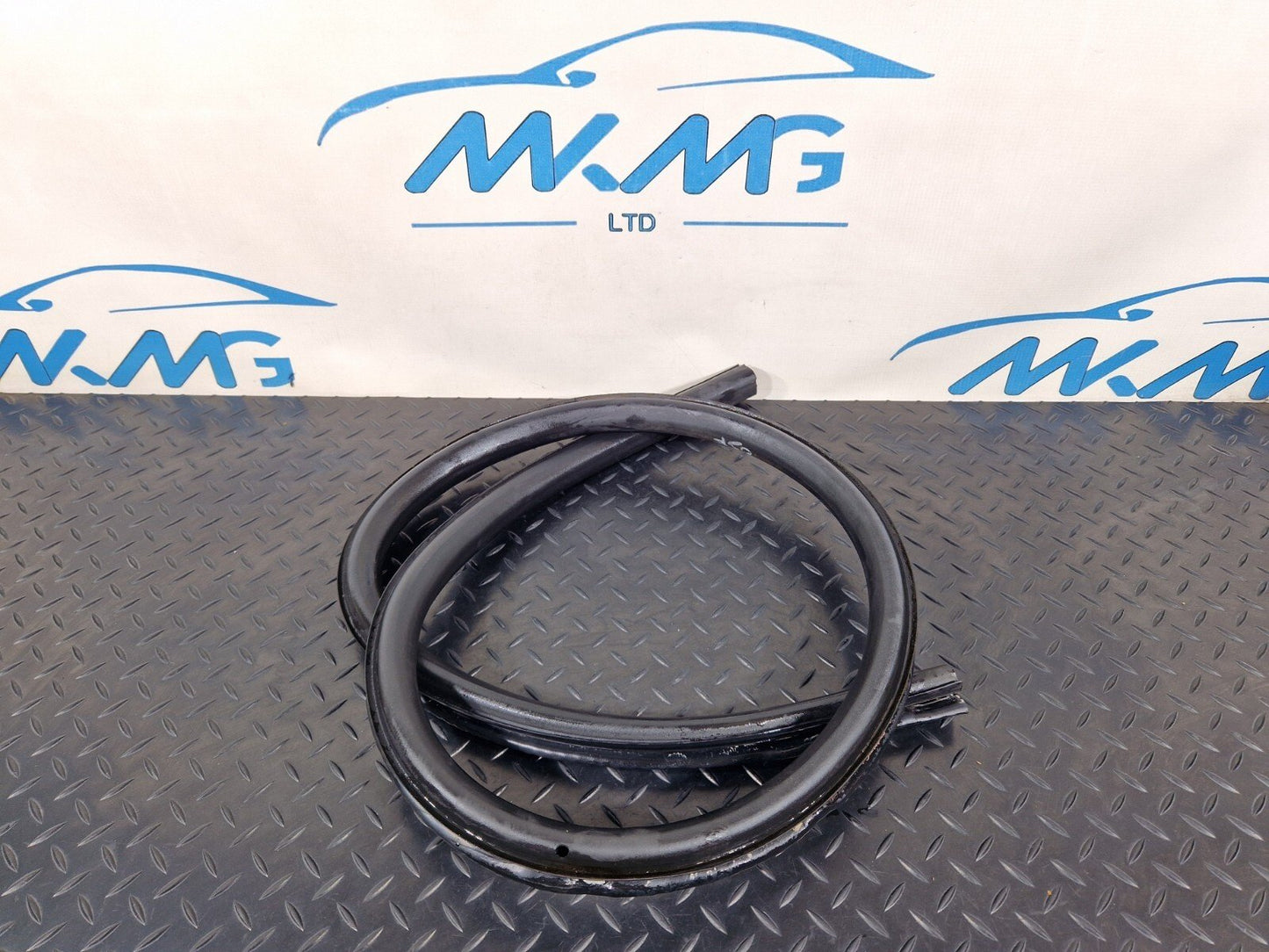 12-17 AUDI S5 CONVERTIBLE FRONT LOWER DOOR RUBBER SEAL 8F0831707