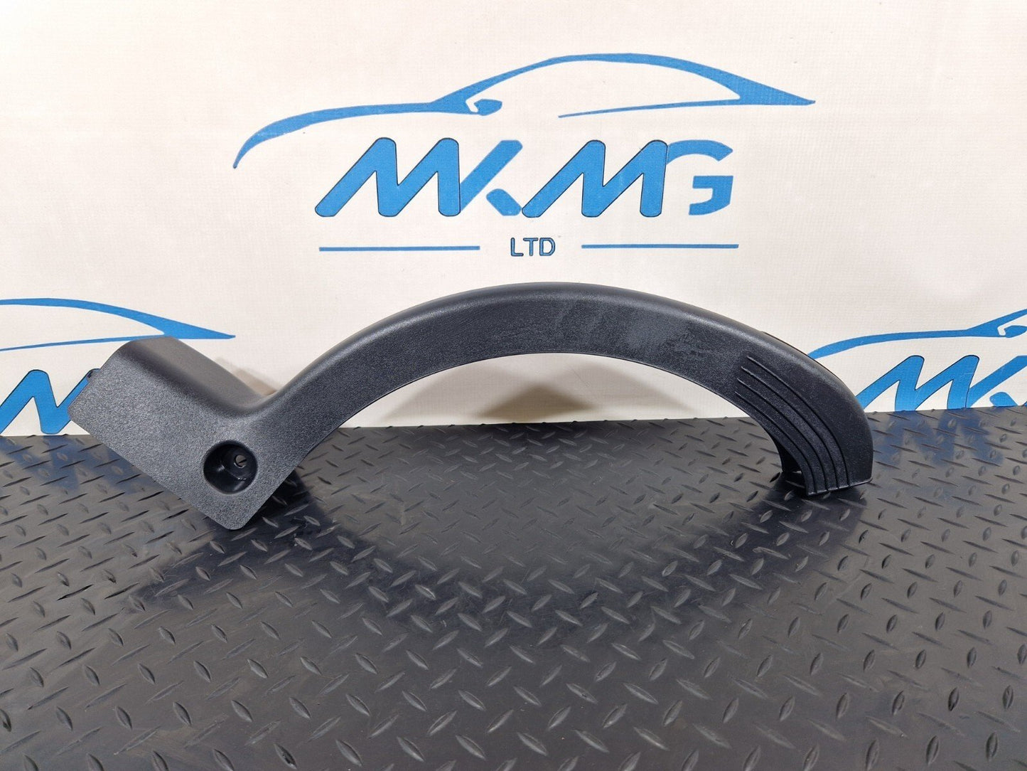 19-ON MERCEDES BENZ CLA C118 TRUNK LID HINGE COVER TRIM LEFT A1188210000