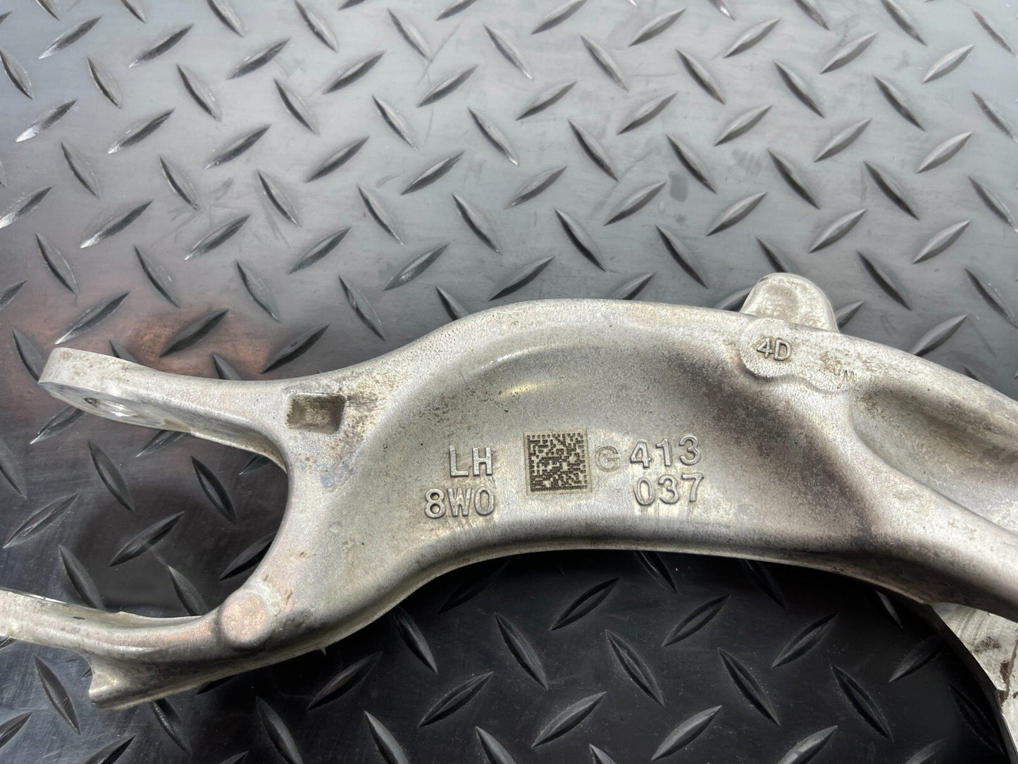 16-19 AUDI A4 B9 FRONT LEFT SIDE SUSPENSION STRUT BRACKET 8W0413037