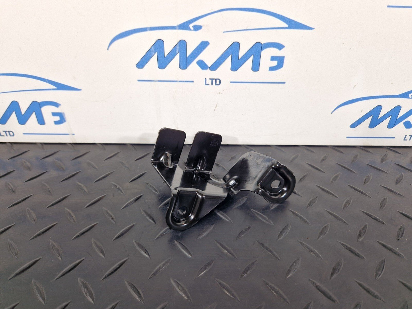 19-ON MERCEDES CLA C118 BOOT TRUNK FLOOR COMPARTMENT HOLDER BRACKET A1776802103