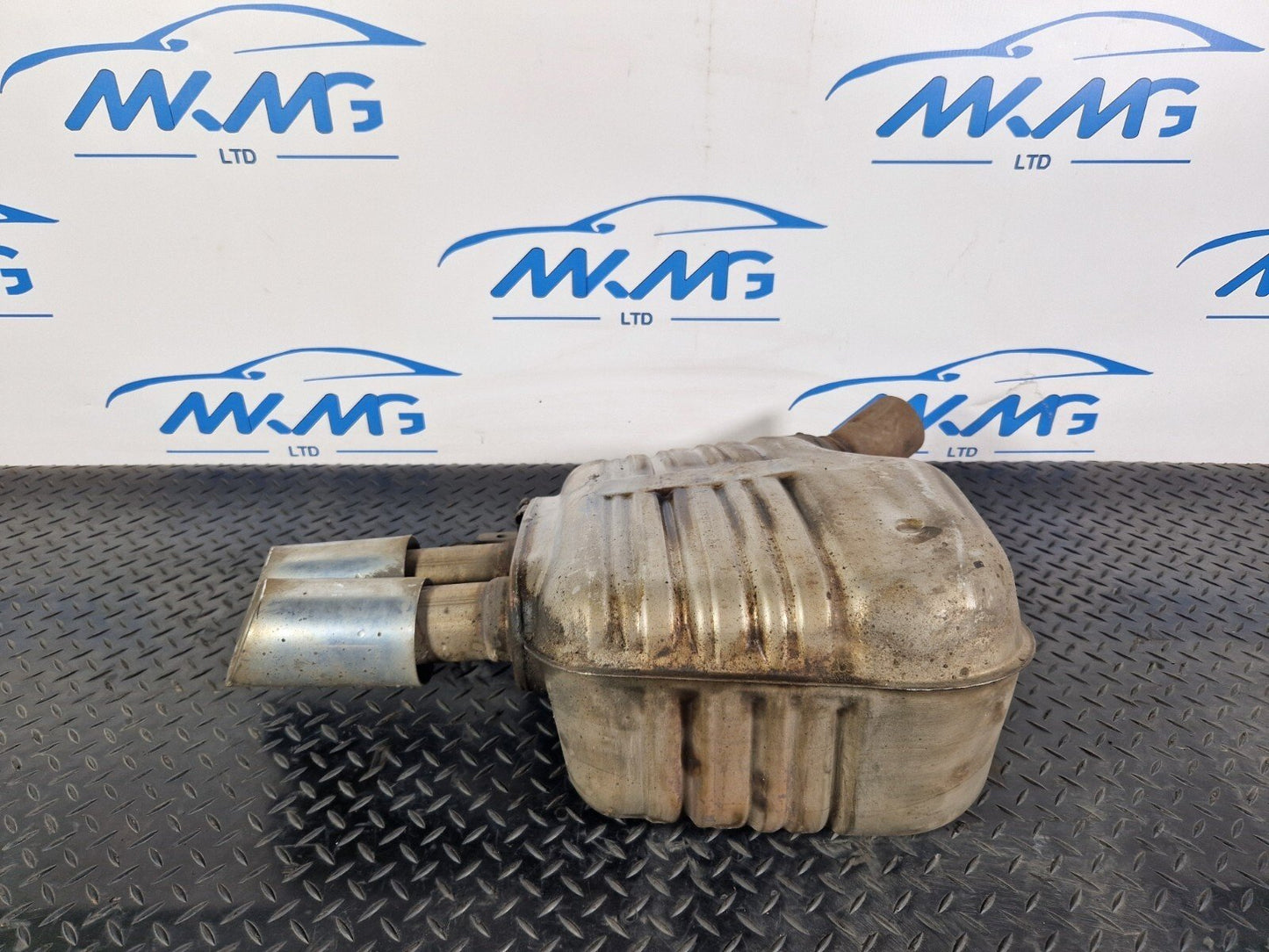 16-19 AUDI A4 B9 REAR EXHAUST BOX 8W0253611D