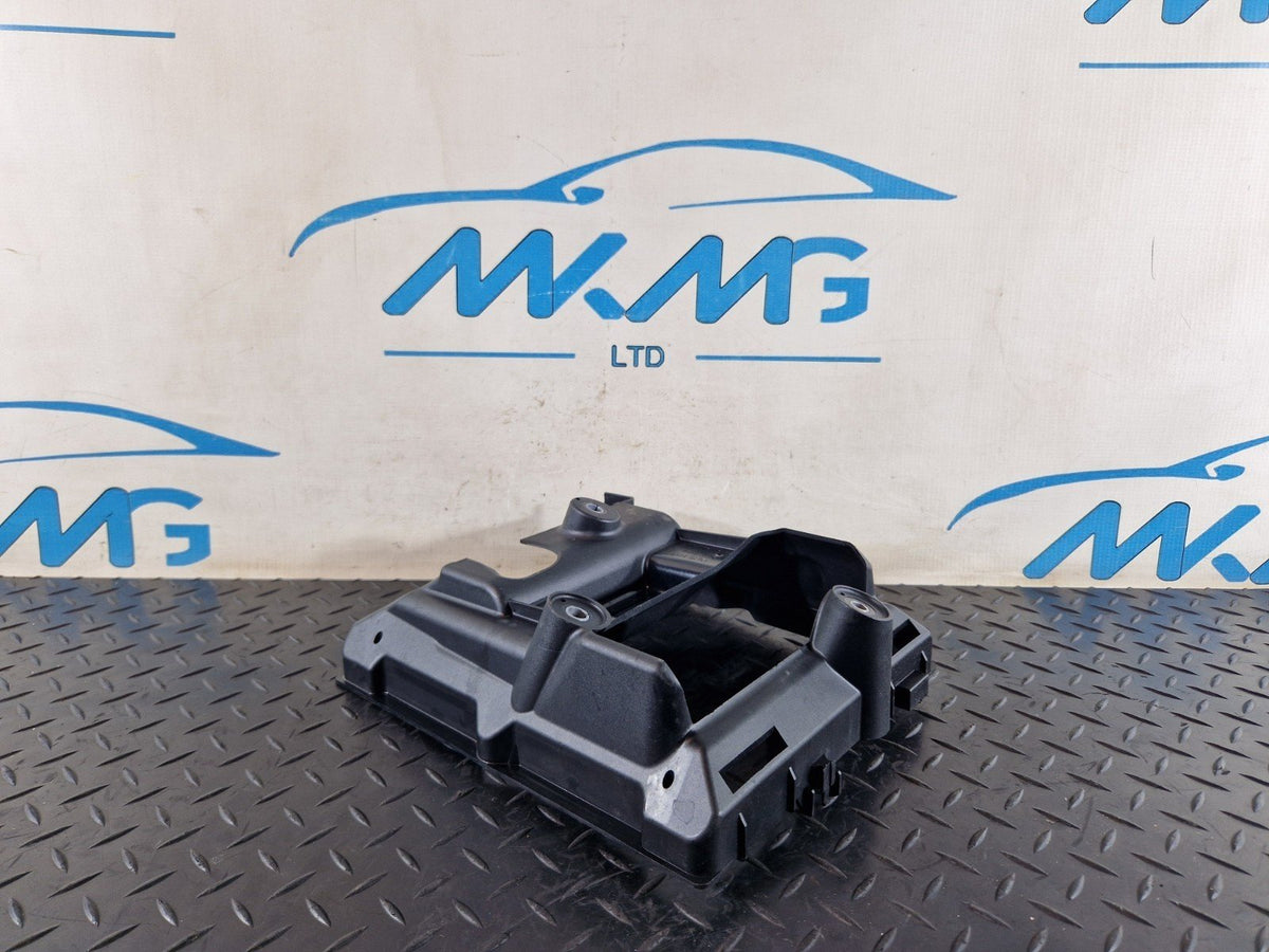 Audi Q7 4M engine control unit bracket holder 4M0907650B