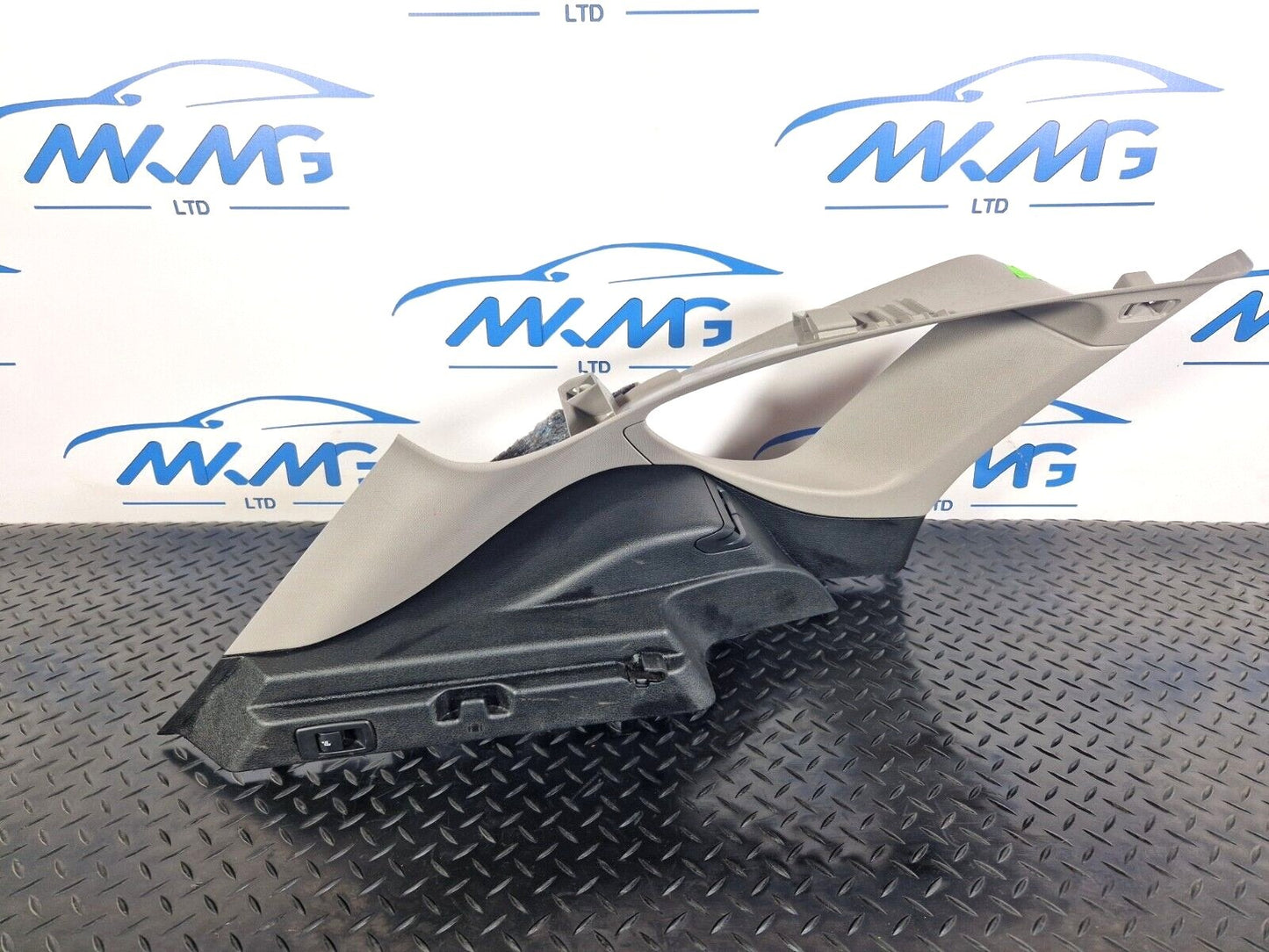 14-21 BMW 2 F45 DRIVER N/S INNER TRIM WITH SEAT ADJUSTMENT SWITCH 7365575