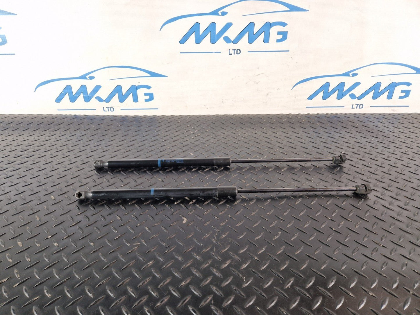 16-20 AUDI Q7 4M PAIR OF REAR TAILGATE BOOT LID GAS SUPPORT STRUTS 4M0827552A
