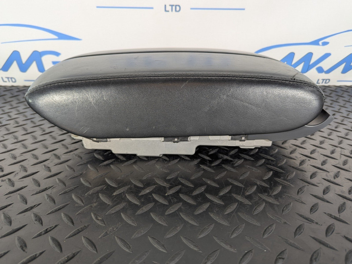 10-17 AUDI A8 4H LEATHER DOUBLE ARMREST IN BLACK 4H0864206C