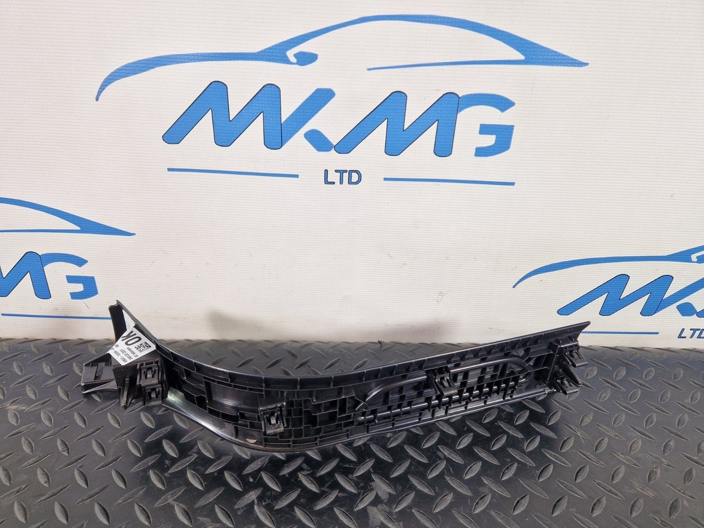 19-ON RANGE ROVER EVOQUE L551 GENUINE REAR RIGHT DRIVER STEP TRIM K8D213244
