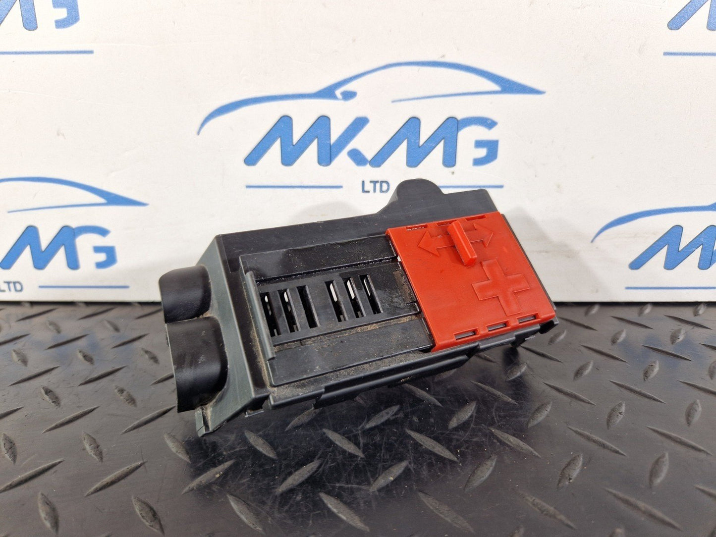 11-19 MERCEDES BENZ ML W166 GENUINE FUSE BOX LID COVER TRIM A1665450403