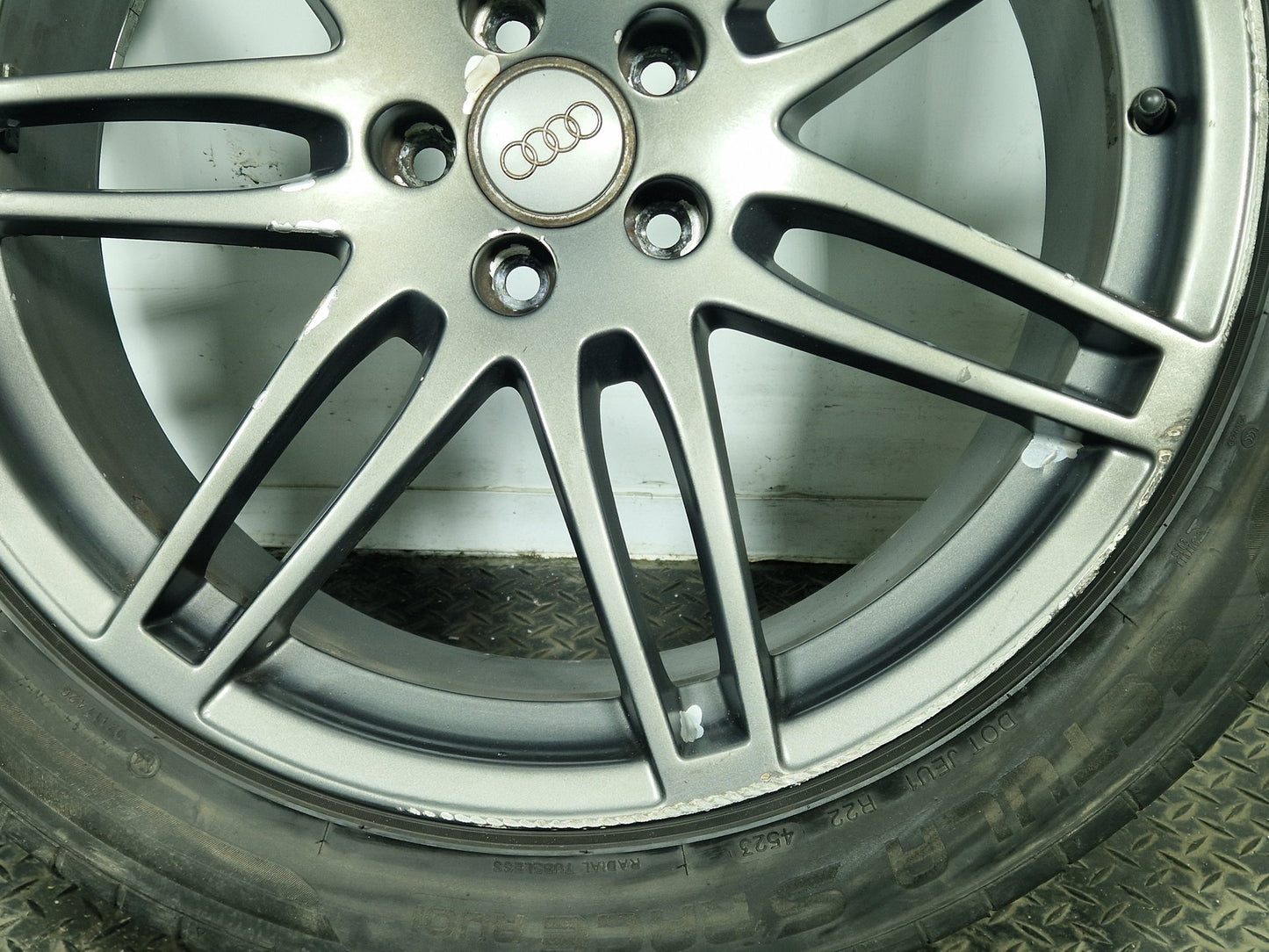 Audi Q5 20" Alloy Wheel with Tyre 4mm 255/45/20 8R0601025R