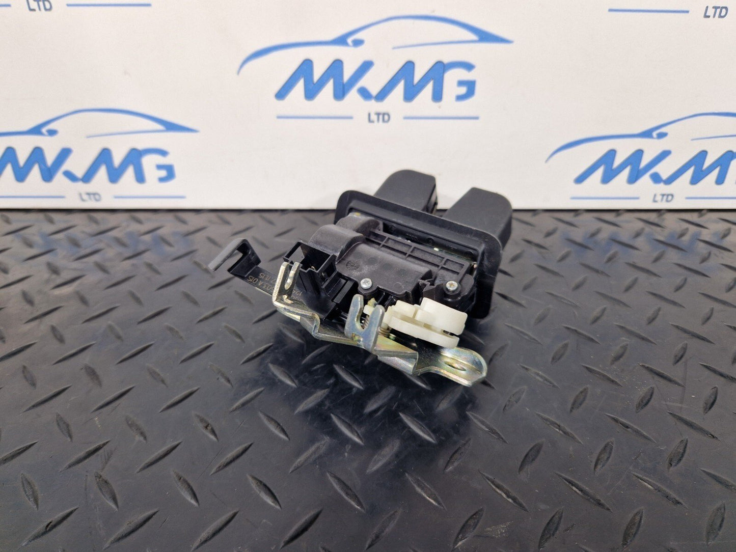 12-18 AUDI A6 C7 GENUINE TAILGATE LOCK MECHANISM OEM 3G0827503A