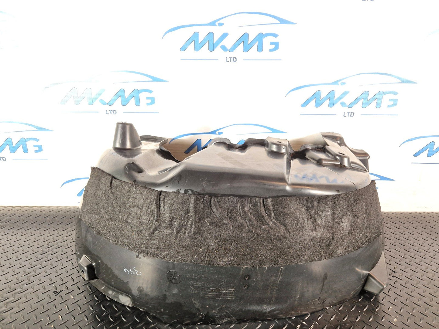 11-19 MERCEDES BENZ ML W166 REAR WHEEL RIGHT SIDE SPLASH GUARD COVER A1668841422