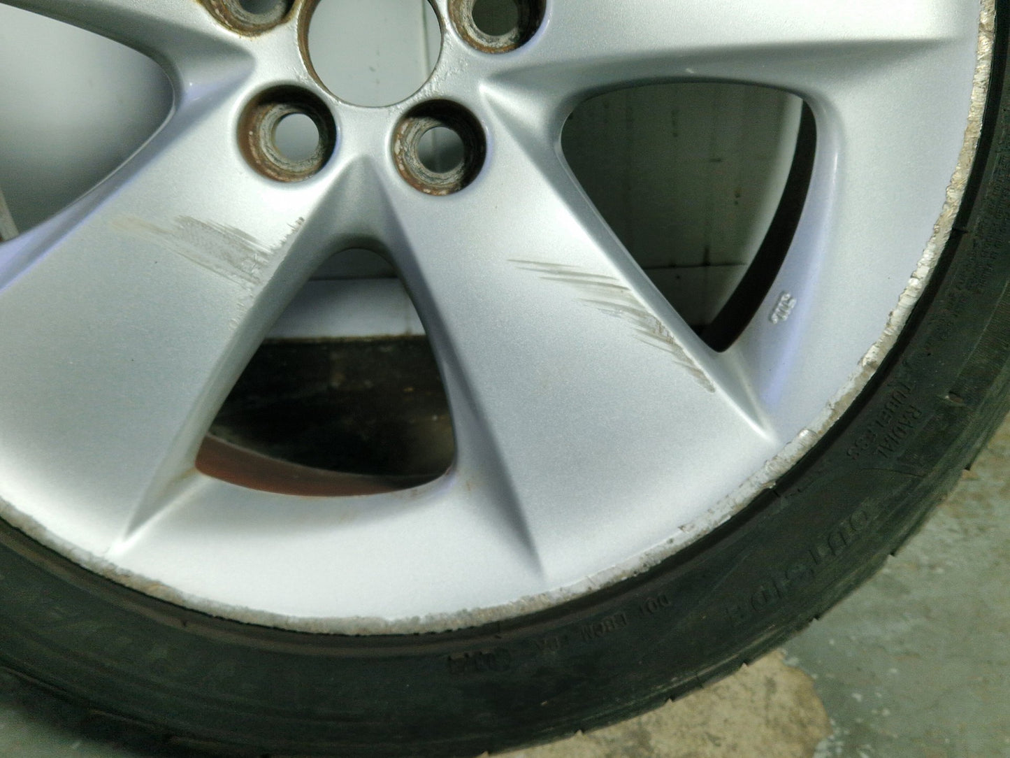 Toyota Prius MK3 (ZVW30) 17" Alloy Wheel with Tyre 215/45/17 ~3mm
