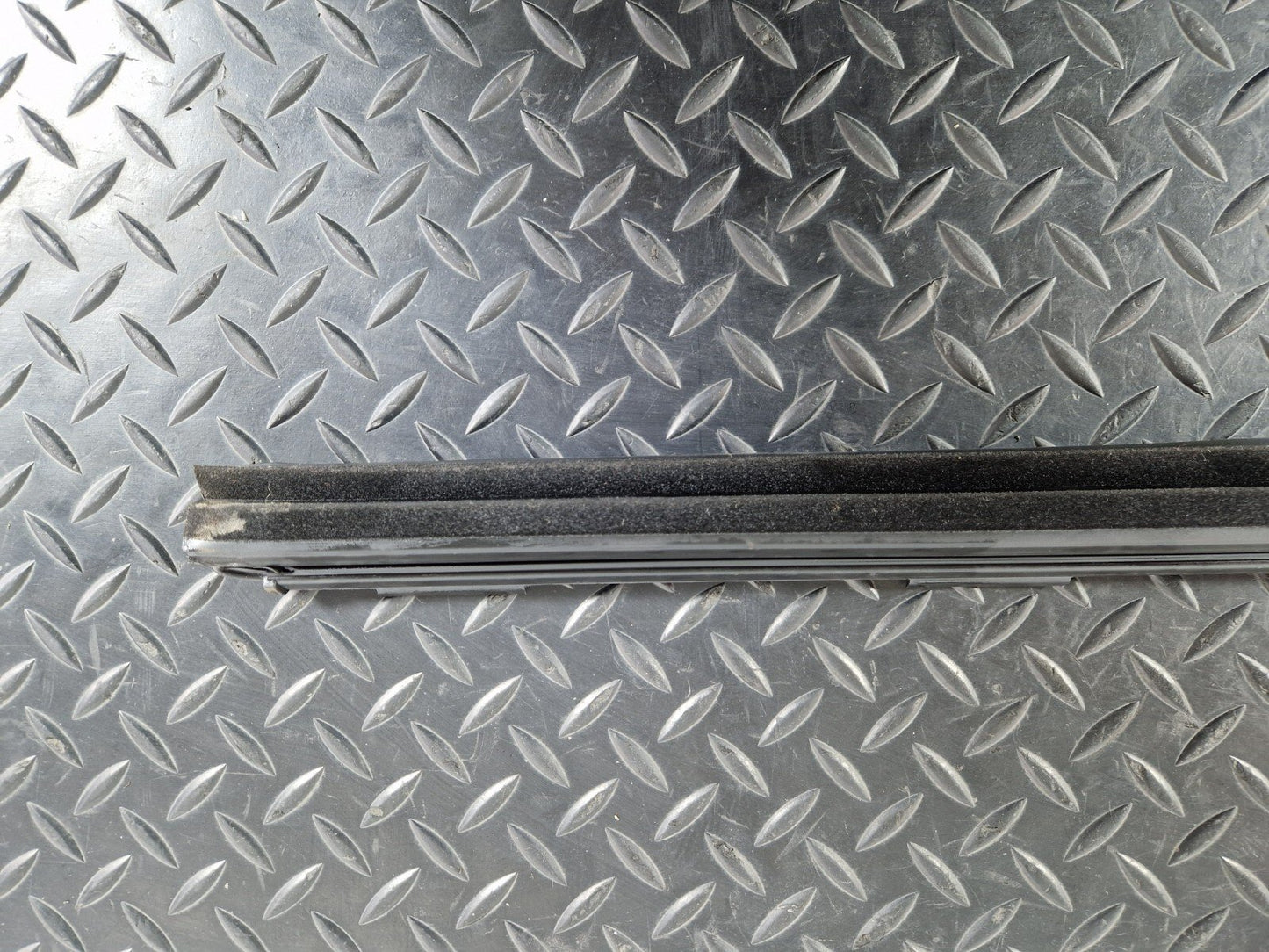 OEM MERCEDES C CLASS W205 REAR LEFT WINDOW SEALING RAIL DOOR STRIP A2057350365