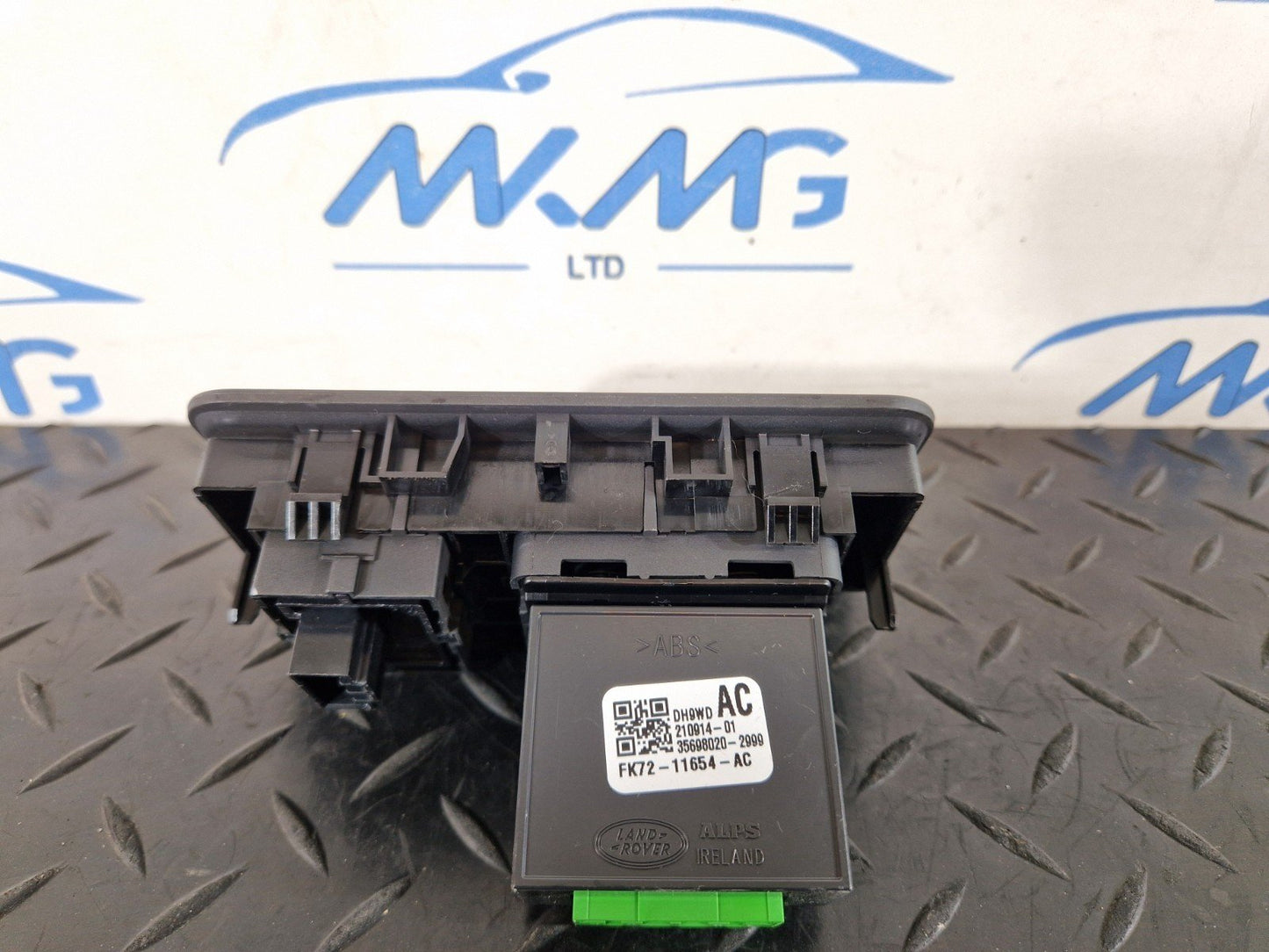 19-ON RANGE ROVER EVOQUE L551 GENUINE TAILGATE RELEASE SWITCH FK72-11654-AC