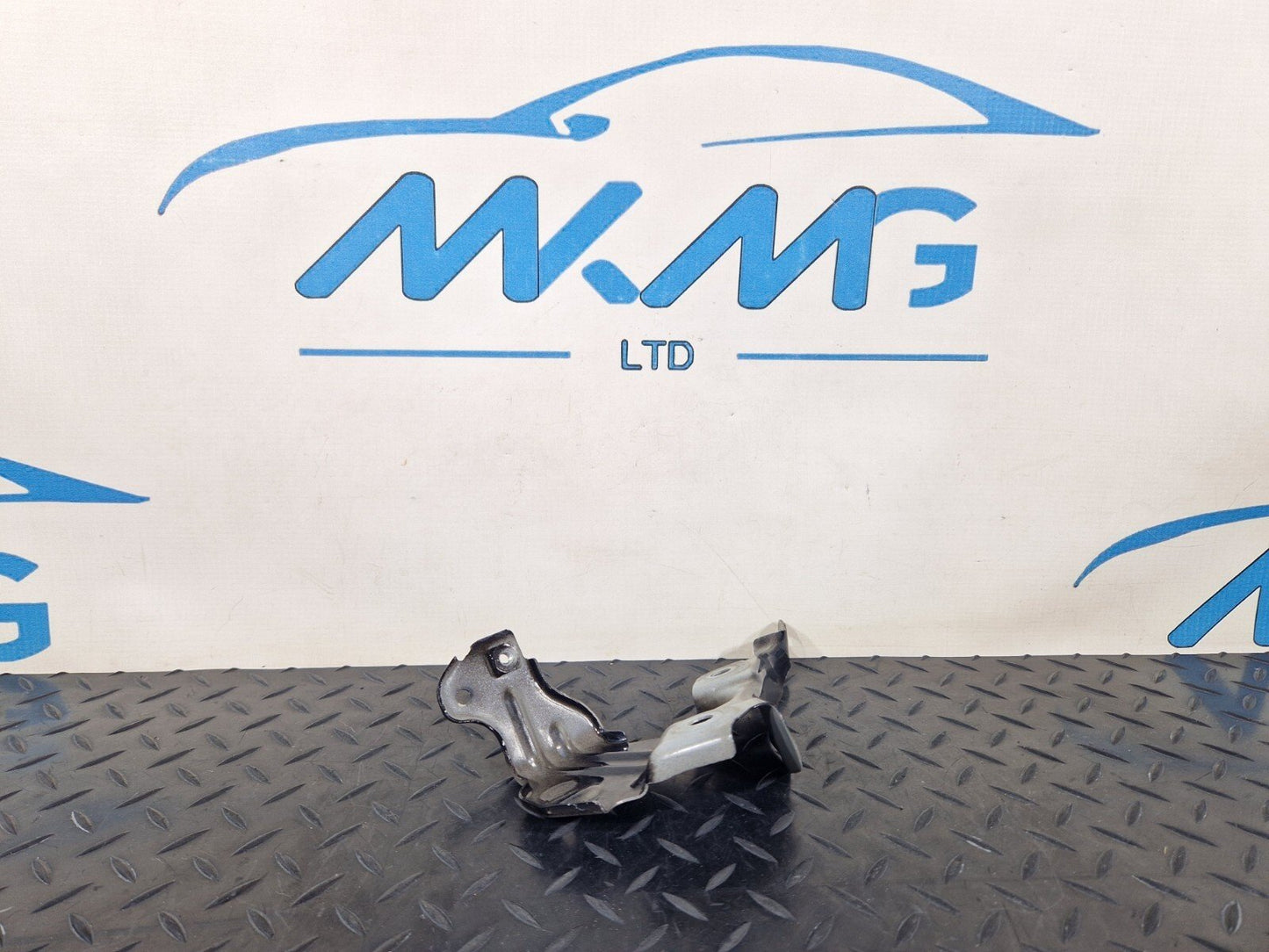 20-24 BMW 1 SERIES F40 GENUINE FRONT RIGHT FENDER MOUNT BRACKET 7450388