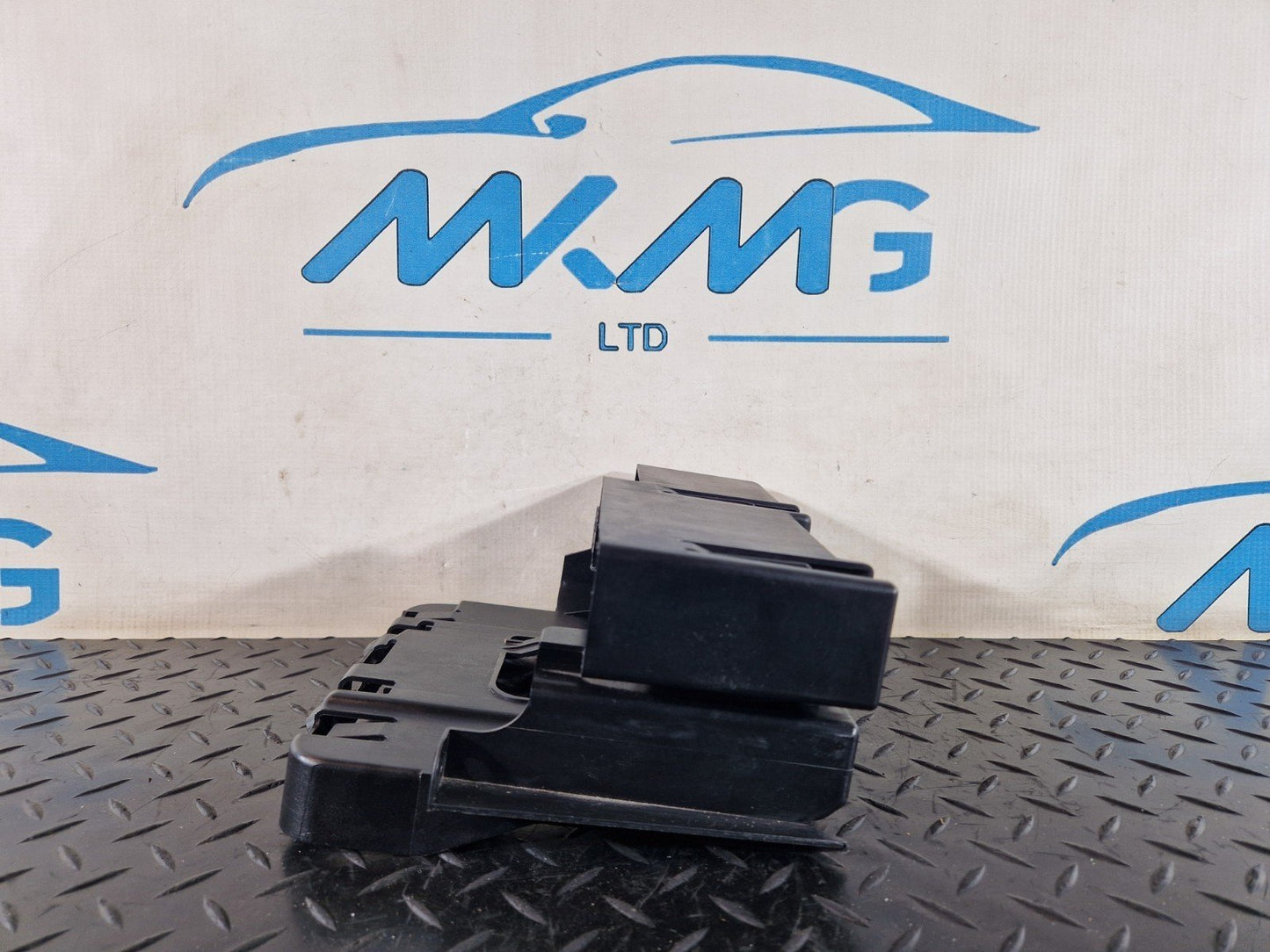 16-19 AUDI A4 B9 CONTROL MODULE BRACKET MOUNT HOLDER 8W0907297