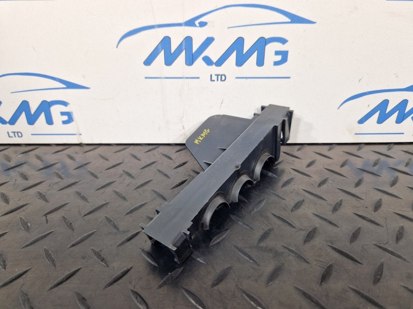 14-21 MERCEDES BENZ C220 W205 TOP LEFT AIR DUCT SEALING A2058317900