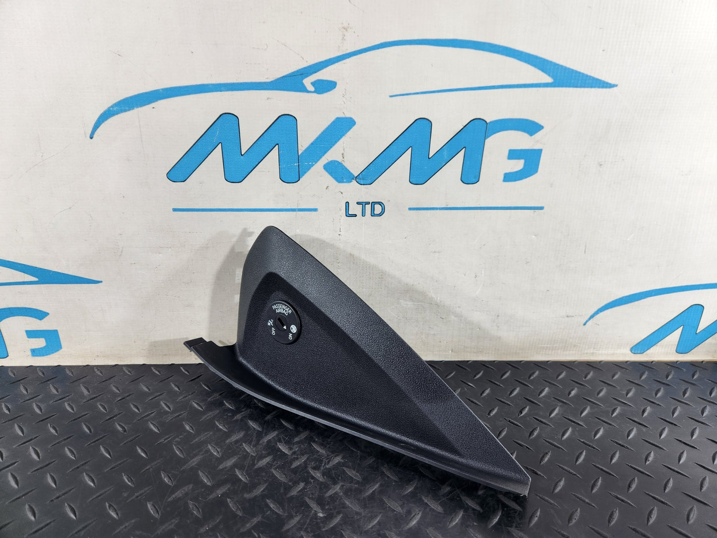 BMW 118i F40 Hatchback Dashboard End Trim Left Passenger Side Genuine 6823269