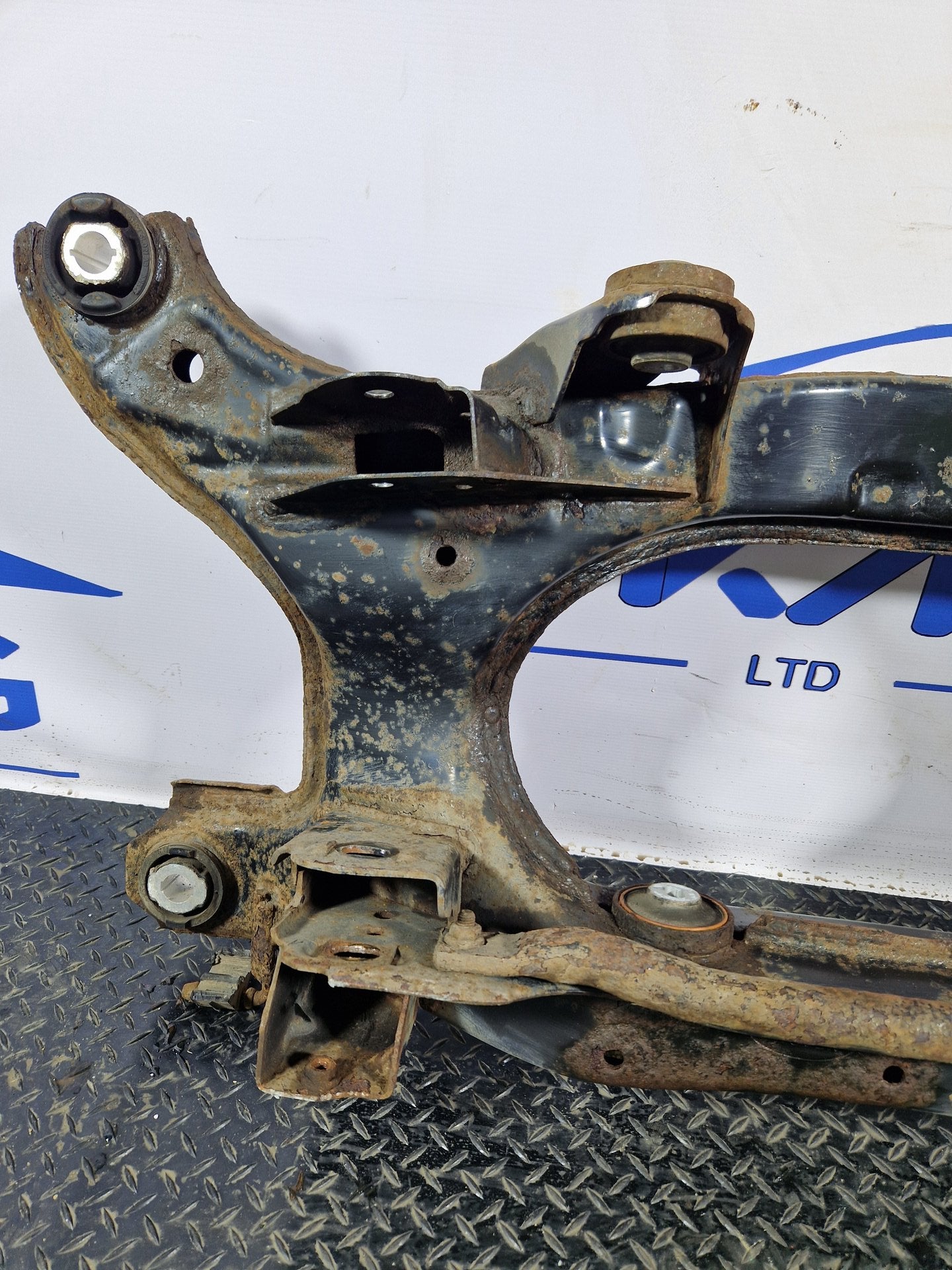 Range Rover Evoque L538 SUBFRAME AXLE CARRIER REAR GJ325K091AC