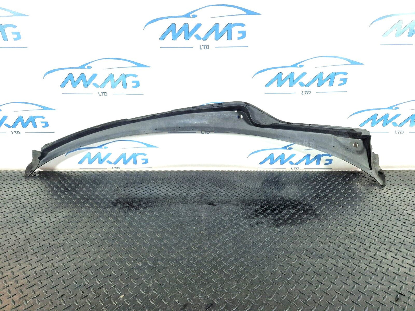 15-18 AUDI A7 4G FRONT WINDSCREEN SCUTTLE PANEL WIPER COVER 4G8819403