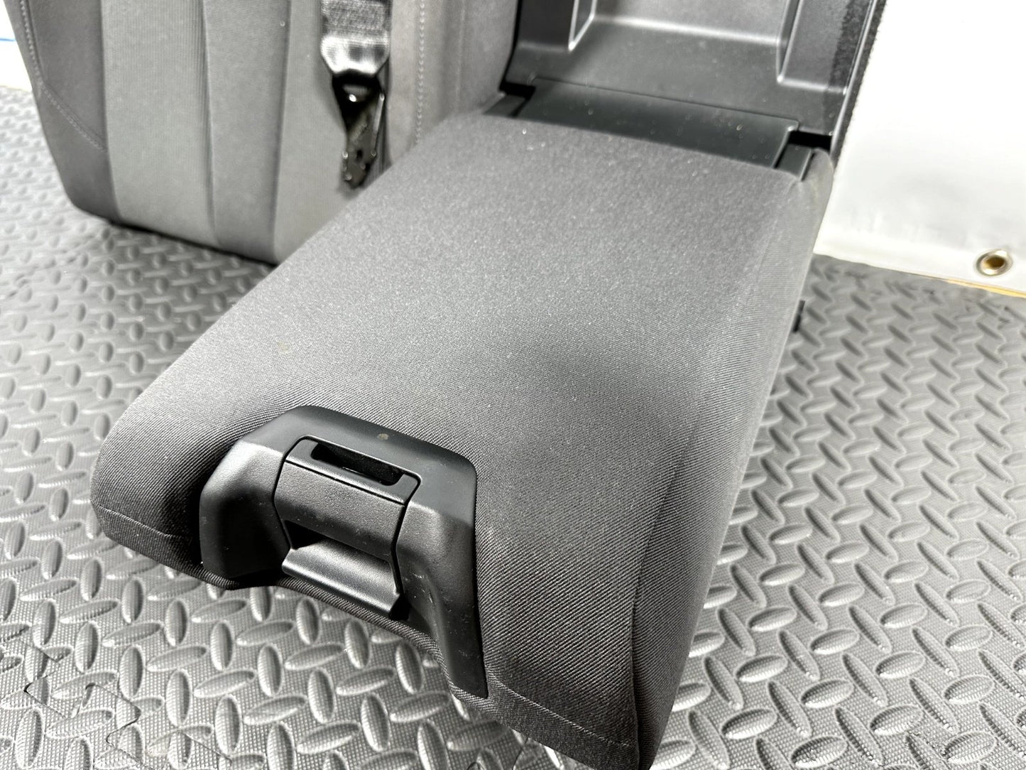 16-19 AUDI A4 B9 GENUINE REAR RIGHT DRIVER SIDE CLOTH SEAT WITH HEADREST