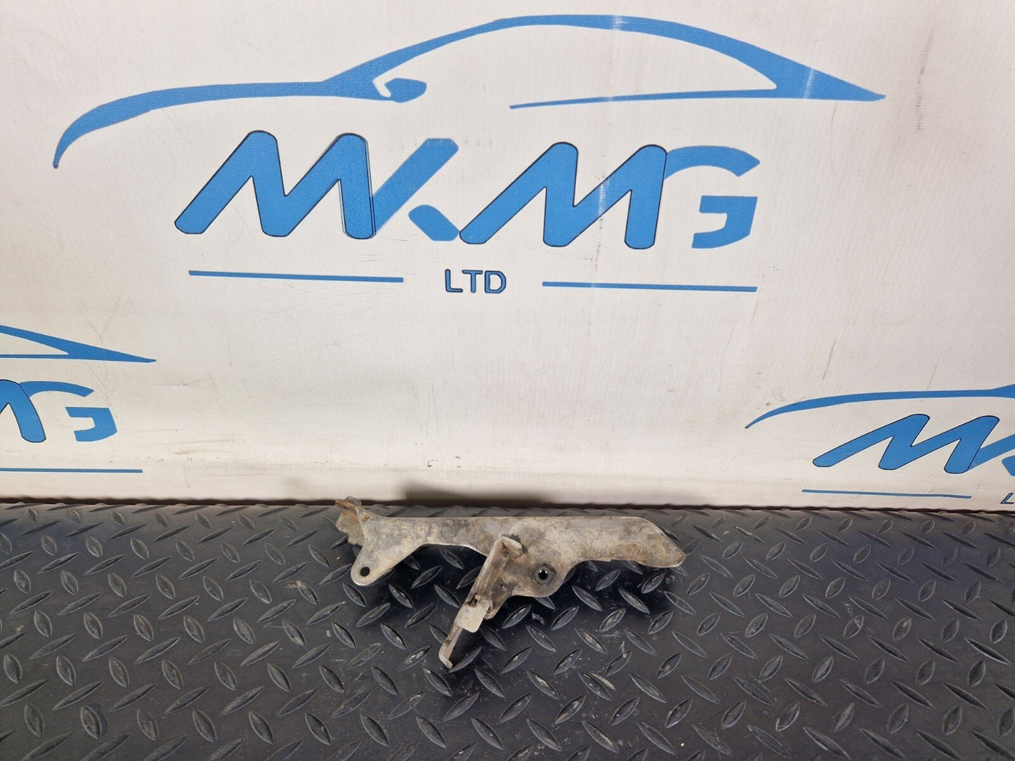 18-ON MERCEDES BENZ SPRINTER W907 OEM SUPPORT BRACKET A6510903000