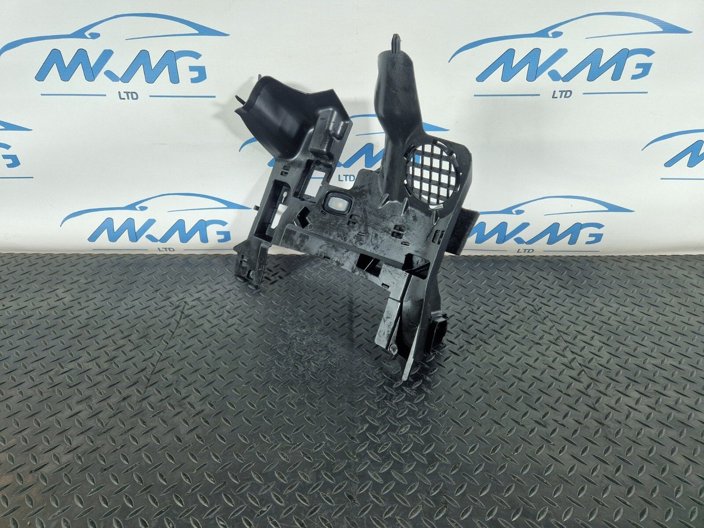 Mercedes-Benz Unknown Part Type A2056801004