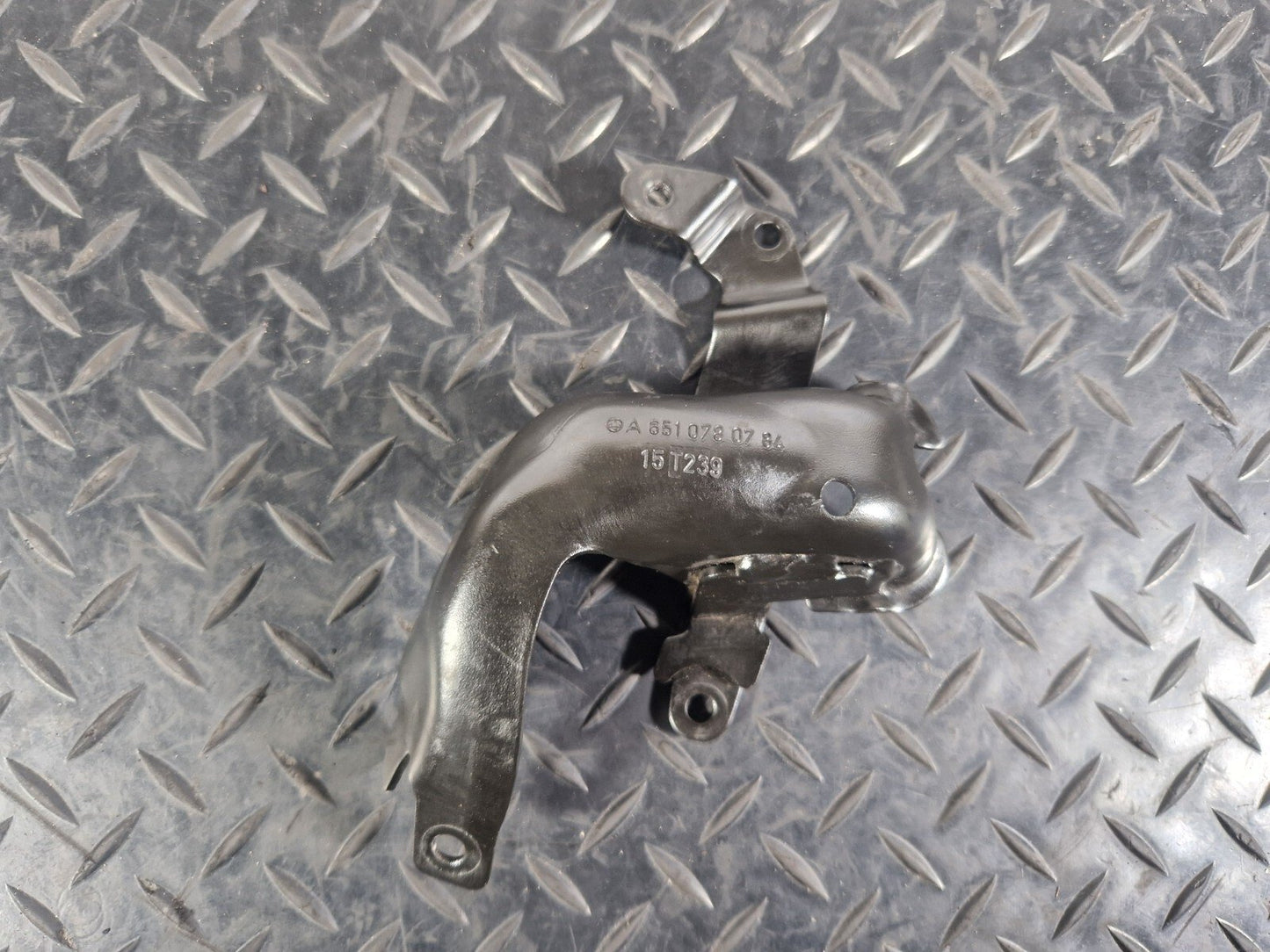 14-21 MERCEDES BENZ C W205  EXHAUST  BRACKET HOLDER A6510780784