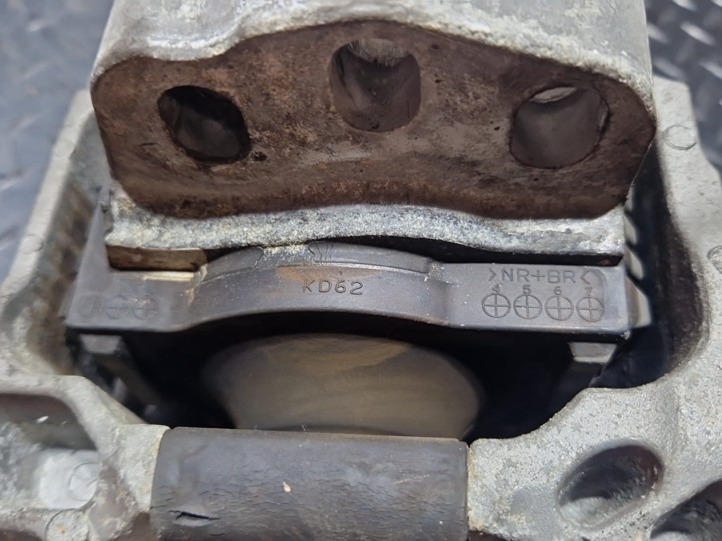 Mazda 6 MK3 (GJ) Saloon 2.2L Diesel SH3 Genuine Engine Mount Holder Support
