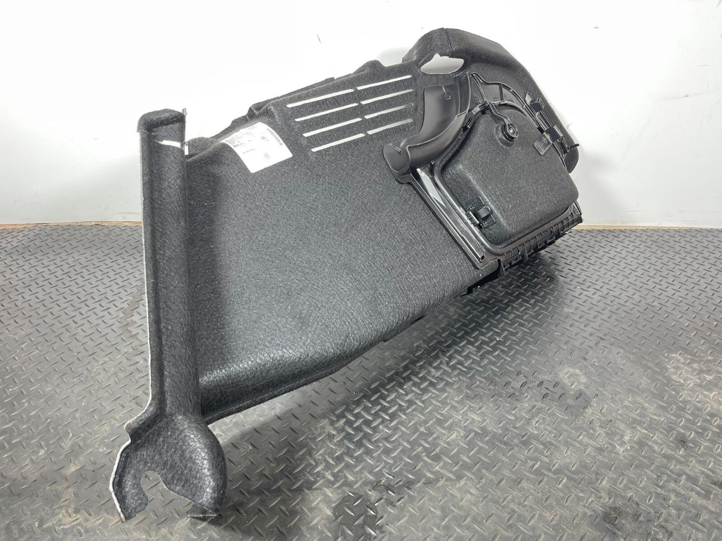 16-19 AUDI A4 B9 SALOON GENUINE PASSENGER SIDE BOOT TRIM COVER 8W5863879C