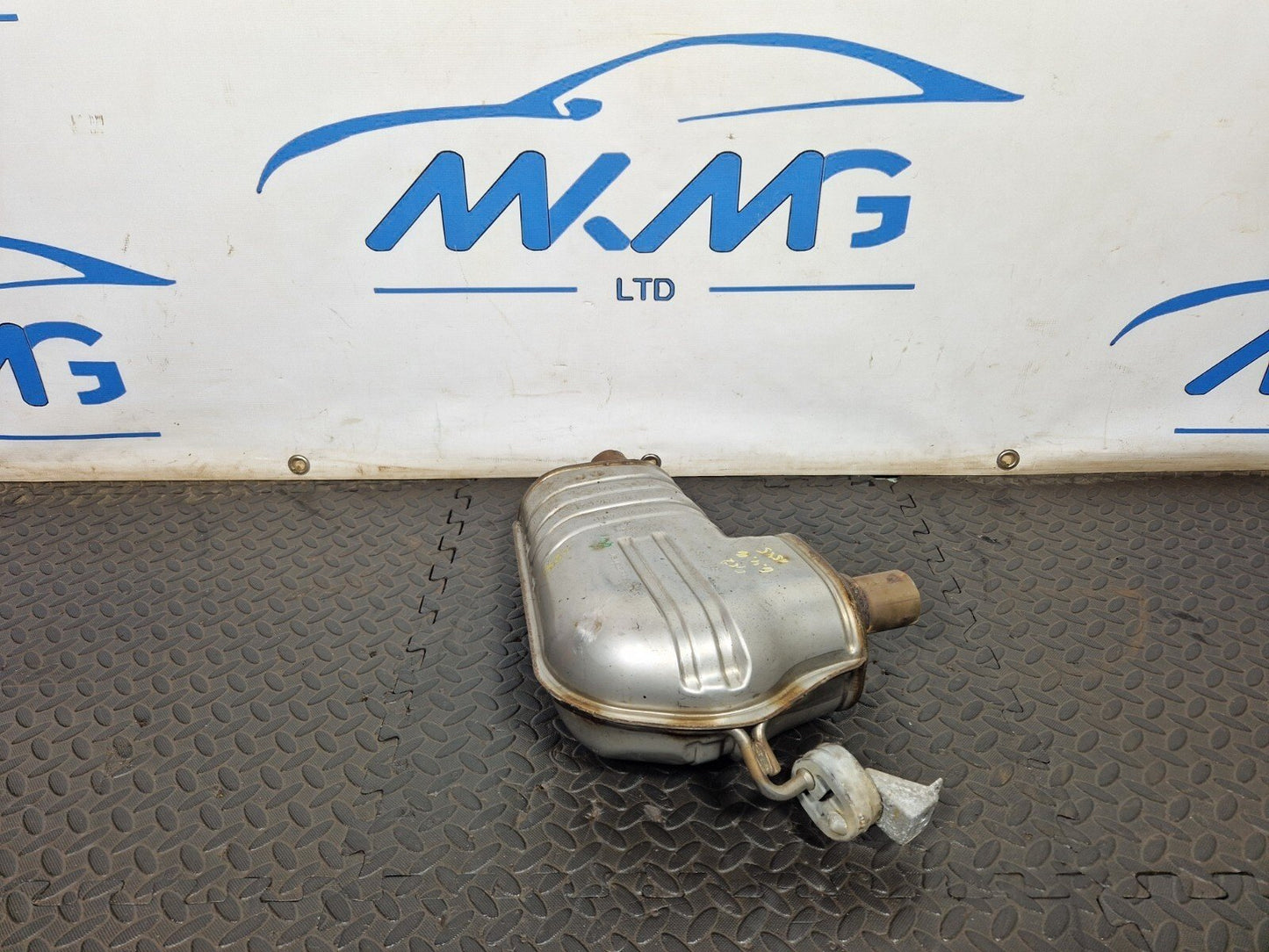 16-19 AUDI A4 B9 GENUINE EXHAUST BACKBOX SILENCER 8W0253411P