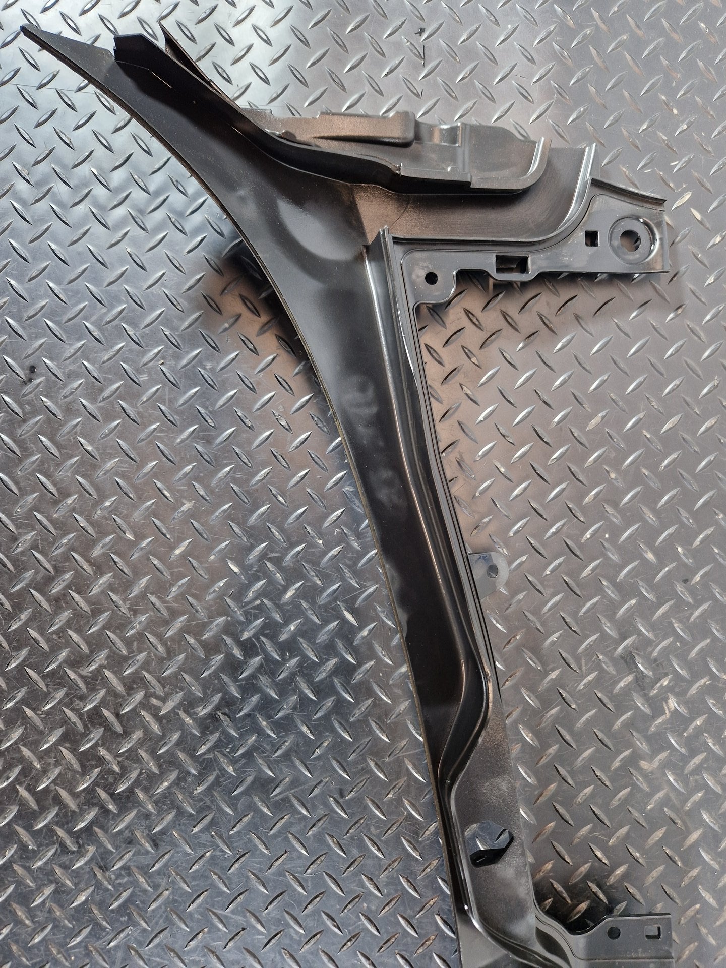 Land Rover Range Rover Evoque L551 WINDSCREEN SCUTTLE PANEL WIPER TRIM K8D24105B
