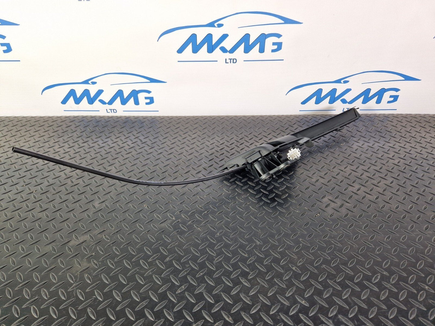 14-21 MERCEDES BENZ C220d W205 LEFT ROLLER BLIND GUIDE RAIL MOTOR A2059063503