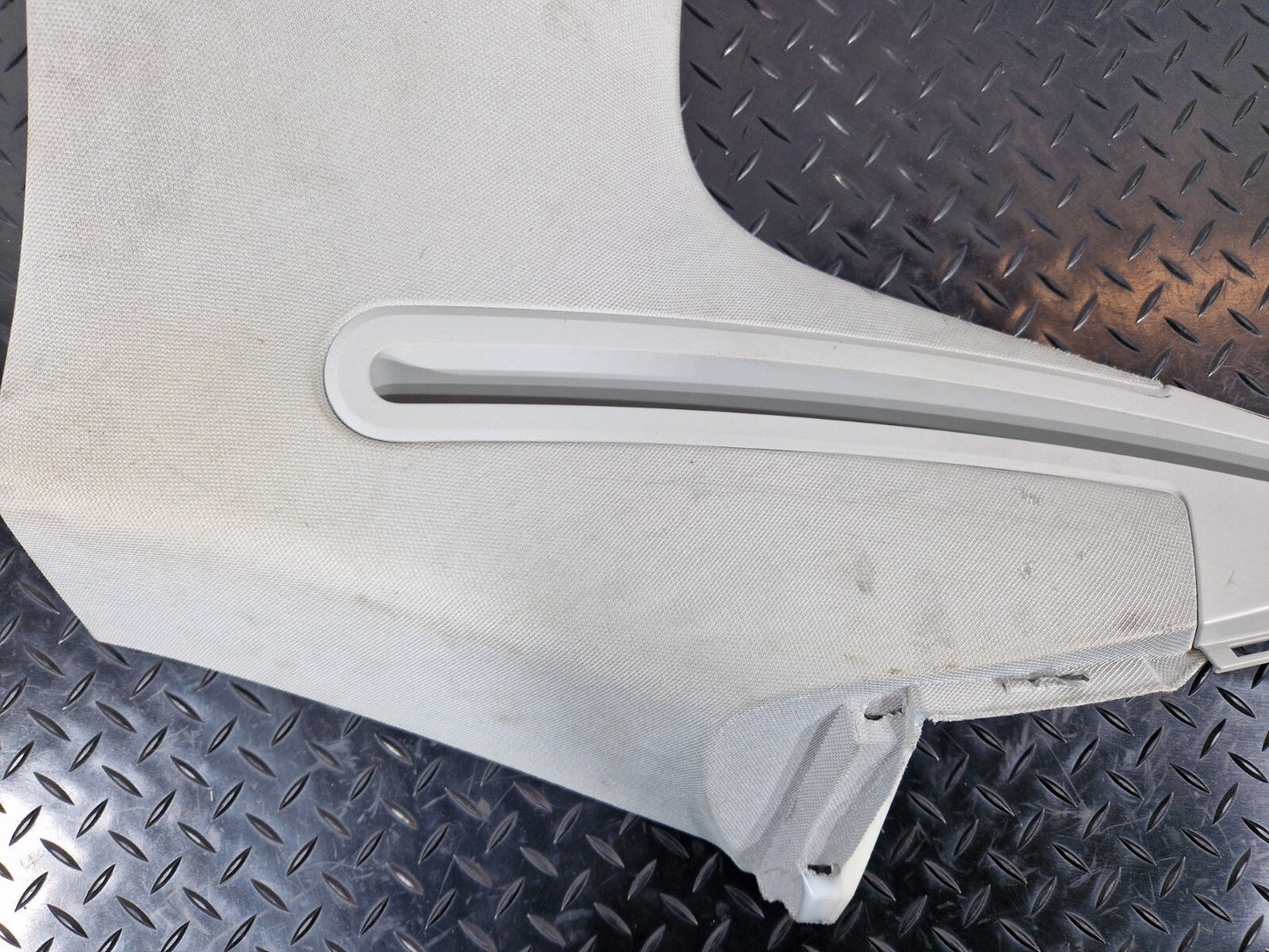 16-19 AUDI A4 B9 AVANT GENUINE REAR RIGHT SIDE D-PILLAR TRIM COVER 8W9867246
