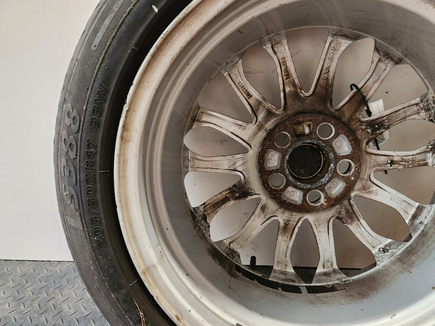 Volvo C30 MK1 (MK) 17" Alloy Wheel with Tyre 205/50/17 ~4mm