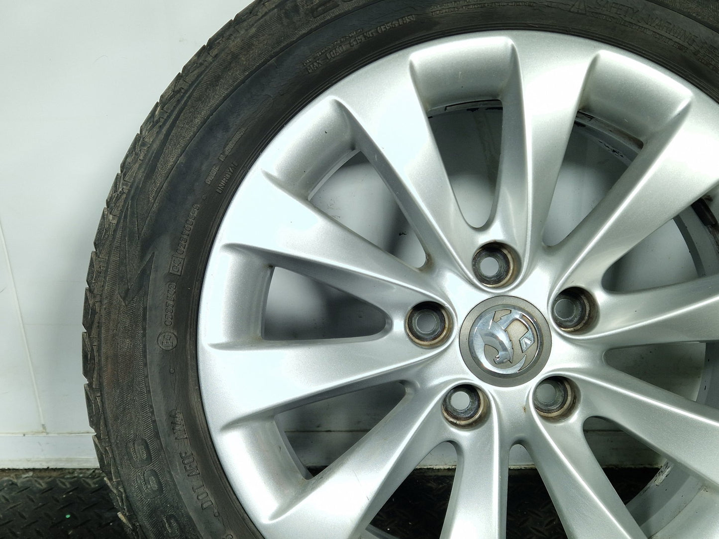 Vauxhall Meriva MK2 16" Alloy Wheel with Tyre 3mm 205/55/16