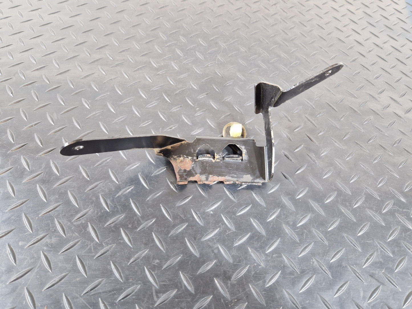 10-15 AUDI Q7 4L GENUINE OEM UNDER BODY PIPE CLAMP CLIP 7L0819605A