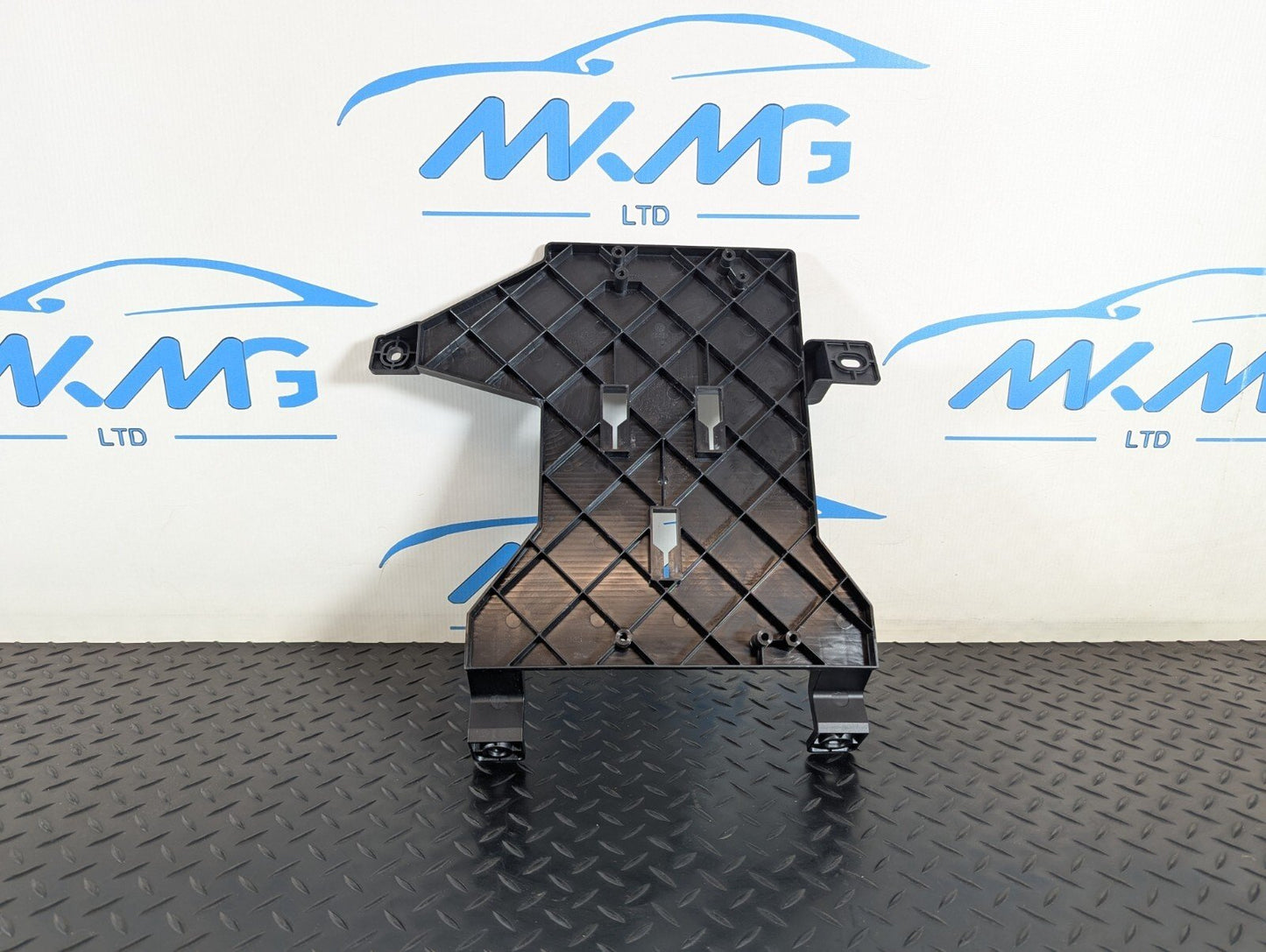 12-18 AUDI A6 C7 GENUINE AMPLIFIER UNIT BRACKET 4G0907348C