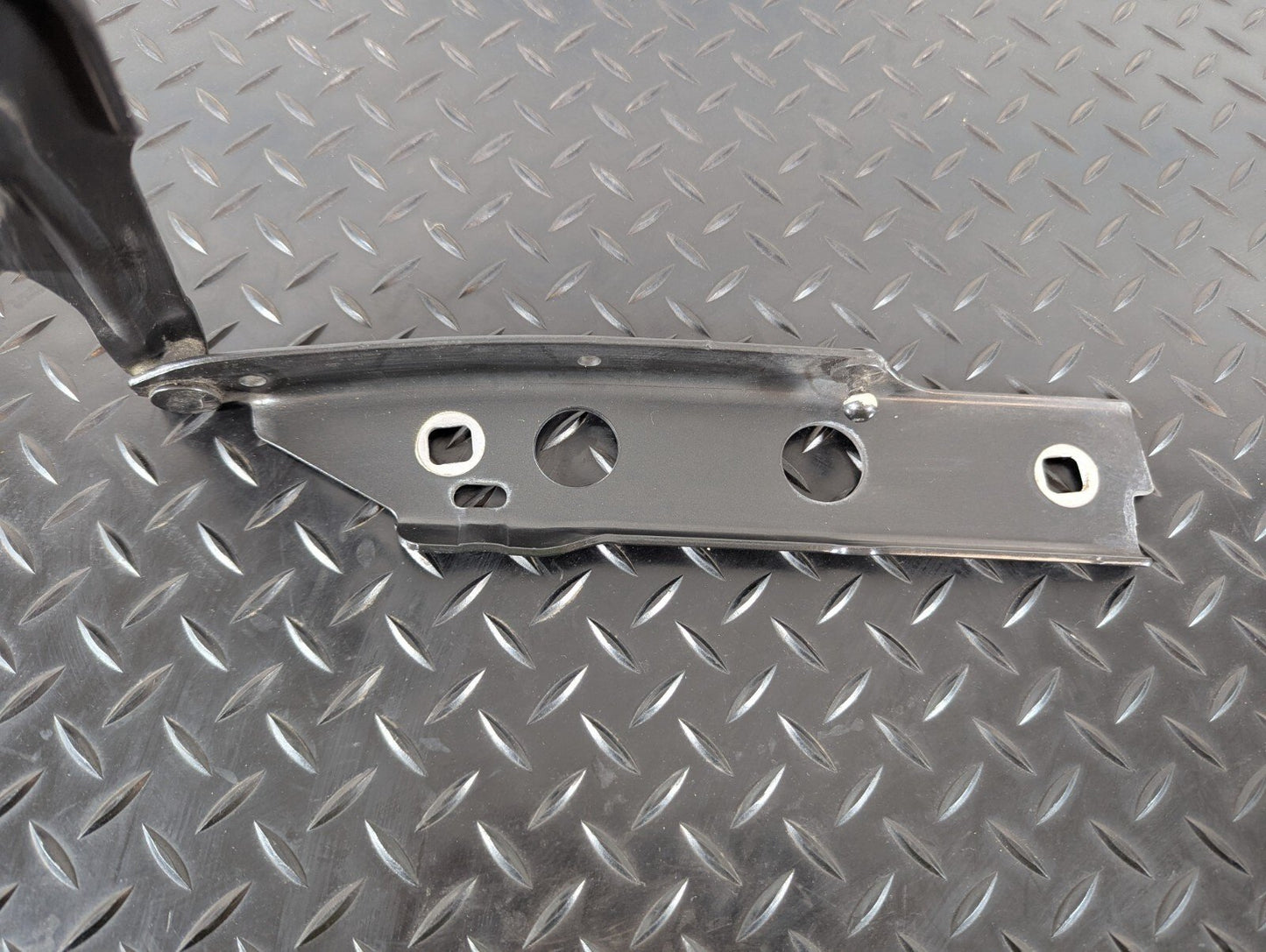 12-18 AUDI A6 C7 OEM FRONT HOOD BONNET DRIVERS RIGHT SIDE HINGE 4G8823302