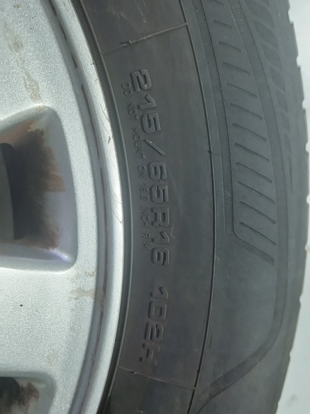 Honda CR-V MK2 (RD88) 16" Alloy Wheel with Tyre ~6mm 215/65/16