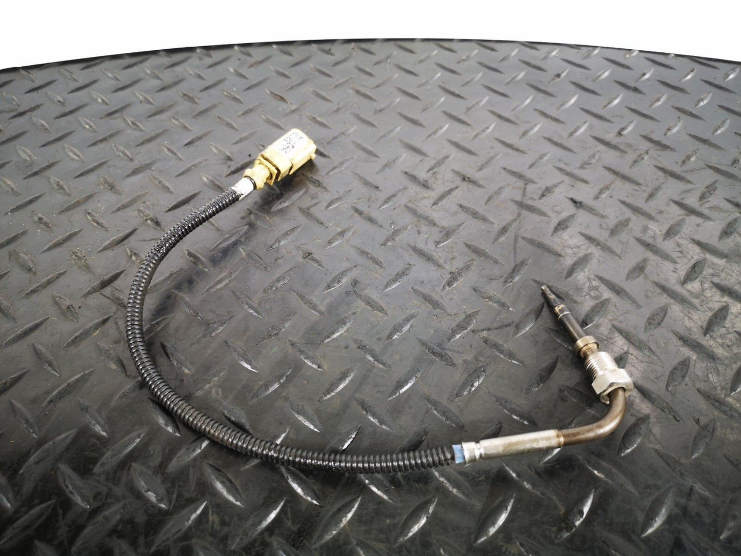 16-19 AUDI A4 B9 GENUINE V6 3.0TDI CSW EXHAUST TEMPERATURE SENSOR 059906088CN