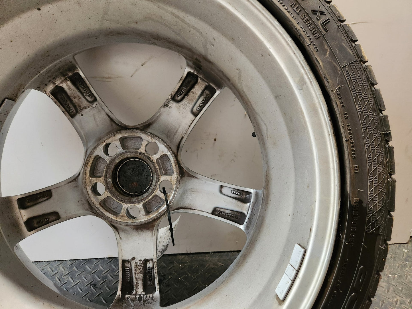 Volvo V50 MK2 FL (MW) 18" Alloy Wheel with Tyre 215/45/18 ~7mm