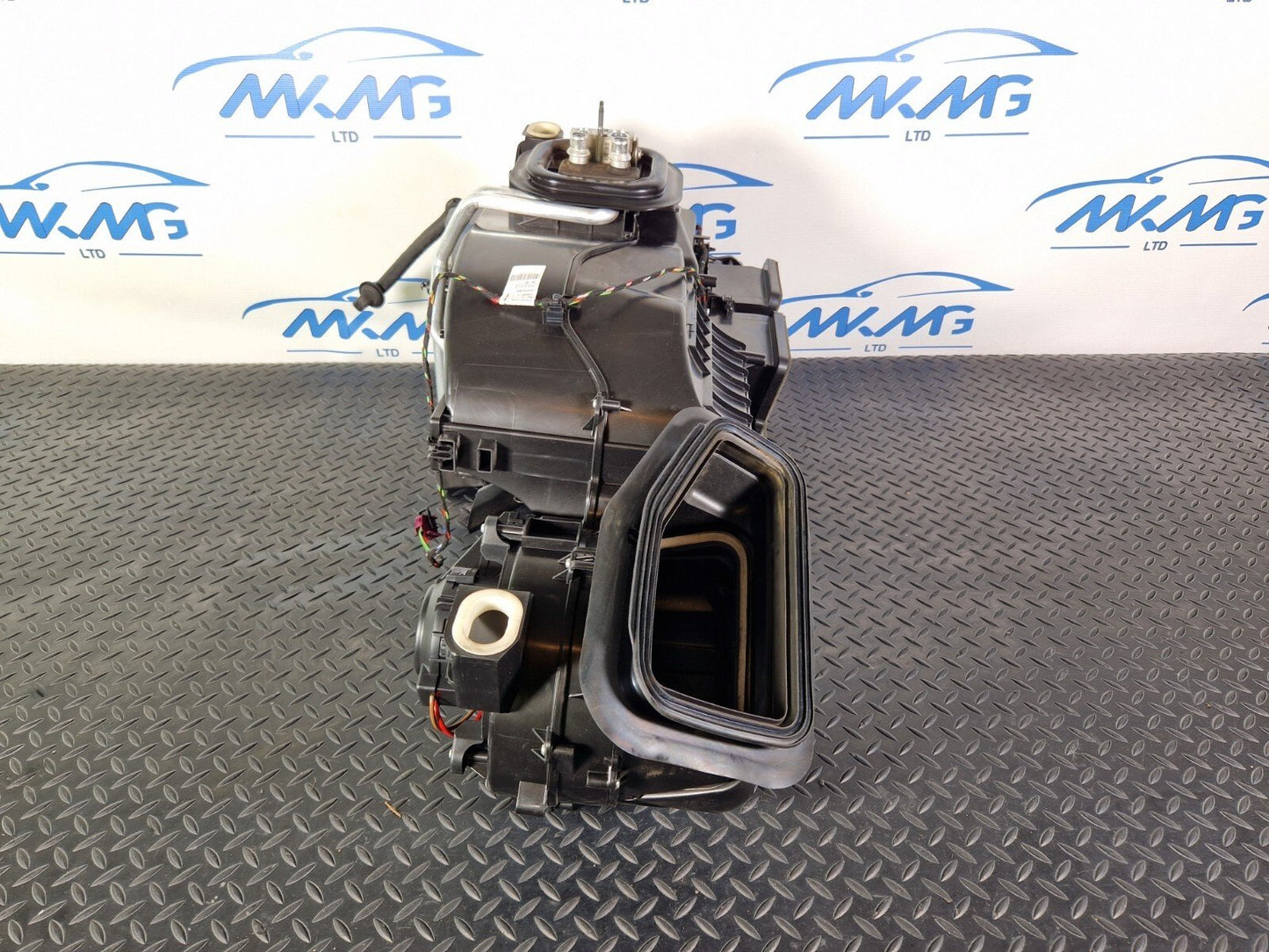 18-ON MERCEDES BENZ A CLASS W177 GENUINE HEATER MATRIX BOX A2478300600