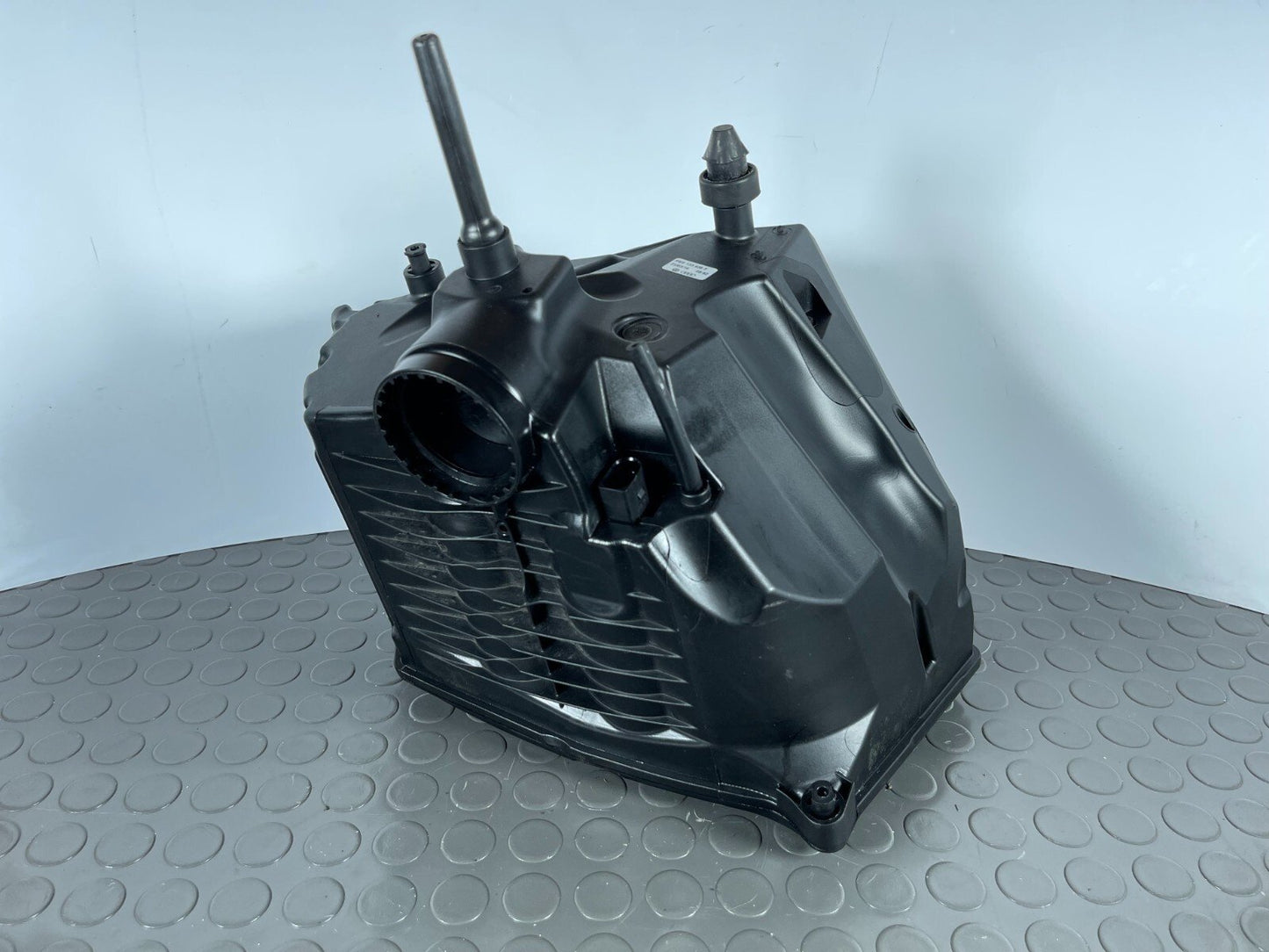 Audi A4 B9 1.4 petrol Air Filter Housing 8W0133835F